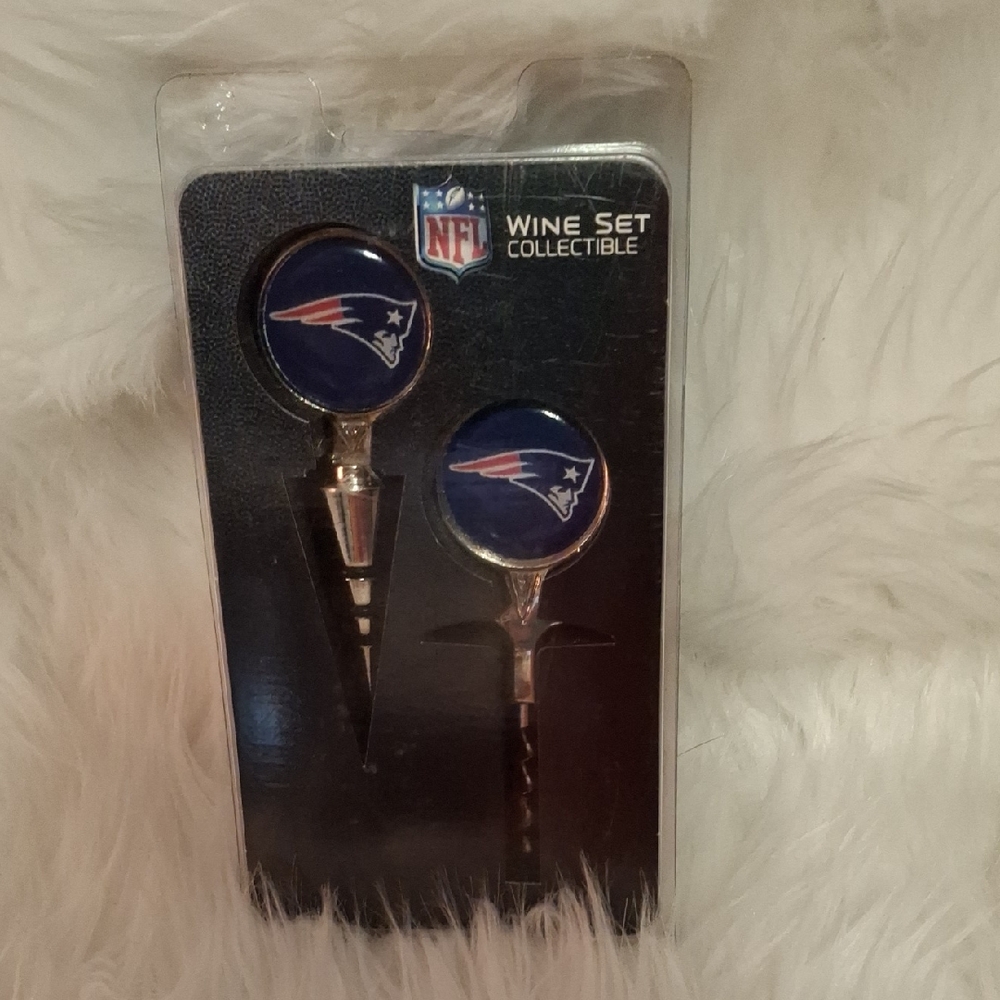 NFL Wine Set with Team Logo in Blue and Silver